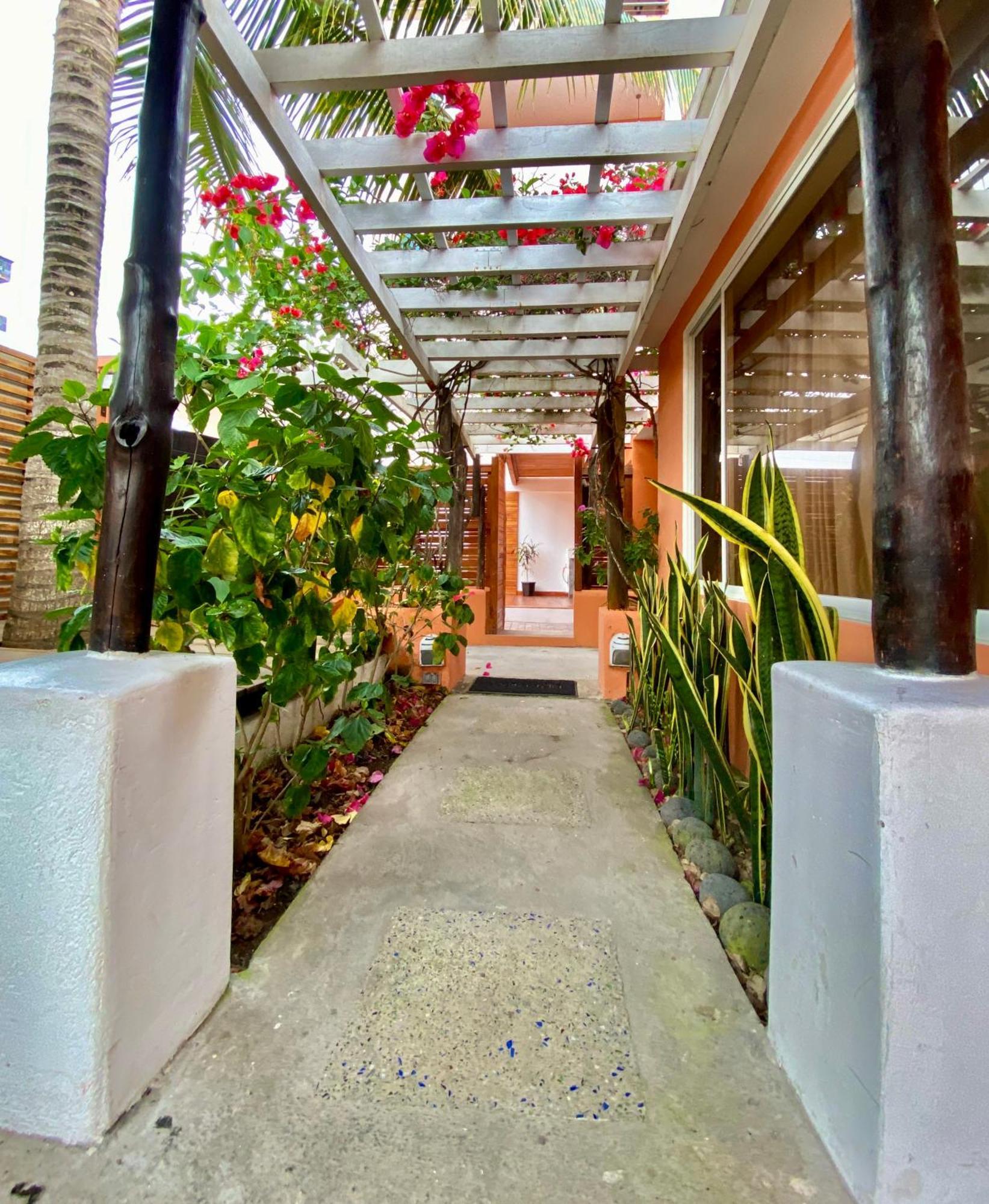 Torre Mar Galapagos Boutique Suites Пуерто Айора Екстериор снимка