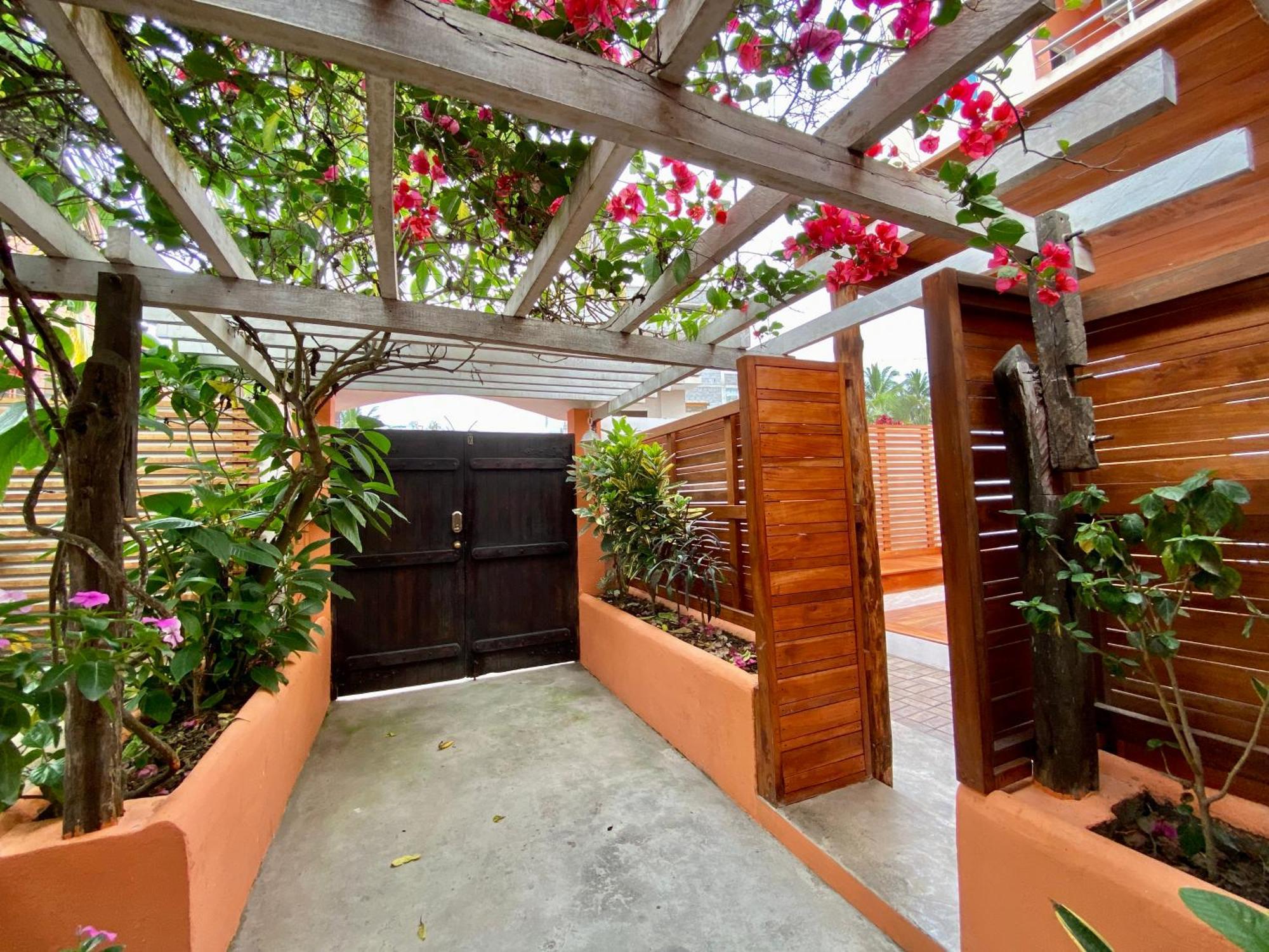 Torre Mar Galapagos Boutique Suites Пуерто Айора Екстериор снимка